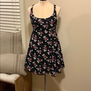 Kimchi Blue Black floral patter dress💐🌺🌸